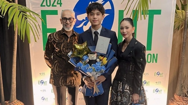 Potret Artis Hadiri Wisuda Anak 2024 (Instagram/@bungazainal05)