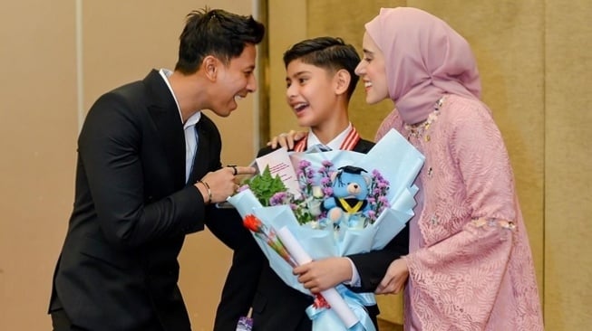 Potret Artis Hadiri Wisuda Anak 2024 (Instagram/@fairuzarafiq)