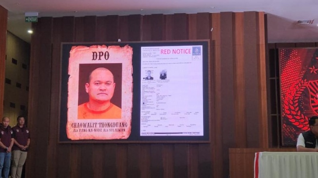 Tampang Chaowalit Thongduan, buronan nomor satu di Thailand yang ditangkap di Indonesia. (suara.com/fakhri)