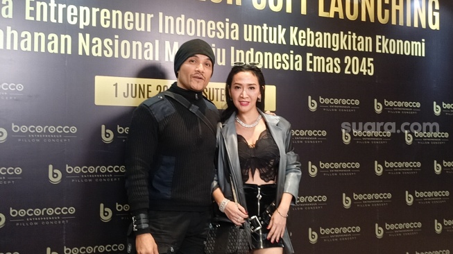 Rommy Rafael dan istri ditemui di Alam Sutera, Tangerang pada Sabtu (1/6/2024) [Suara.com/Rena Pangesti]