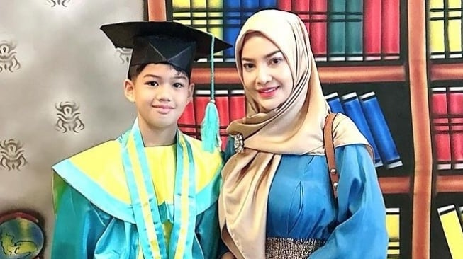 Potret Artis Hadiri Wisuda Anak 2024 (Instagram/@irmadarmawangsa)