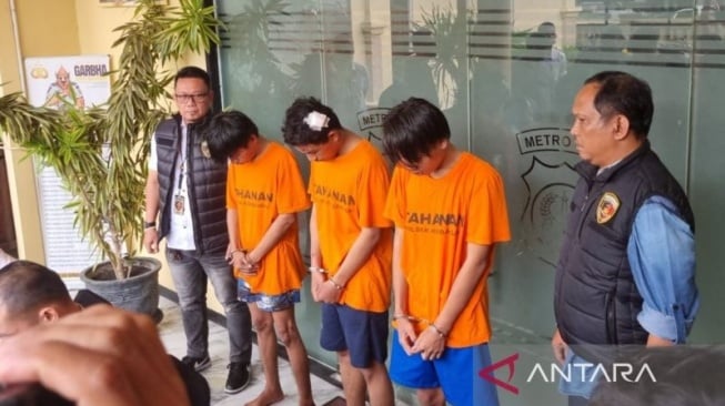 Bacok Polisi karena Bubarkan Tawuran, 3 Pemuda di Jakbar Resmi Tersangka