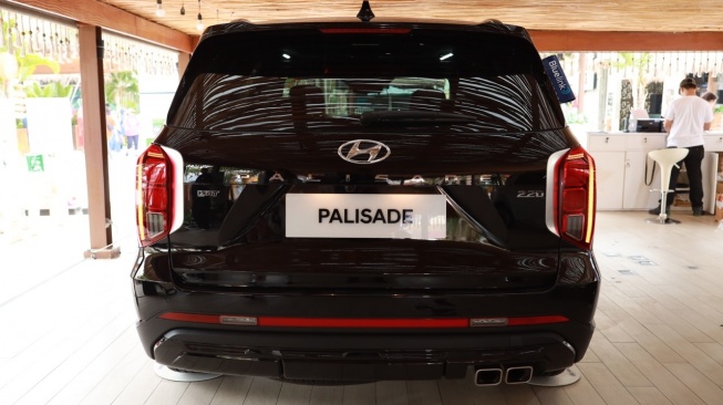 Hyundai Palisade XRT, sebagai varian tertinggi di jajaran Palisade, dijual di Indonesia dengan harga mulai Rp 910 juta. [Dok HMID]