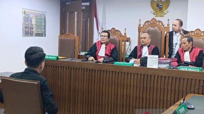 Sidang pembacaan putusan Majelis Hakim kepada terdakwa Adam Deni Gearaka di Pengadilan Negeri Jakarta Pusat, Selasa (4/6/2024). (ANTARA/Agatha Olivia Victoria).