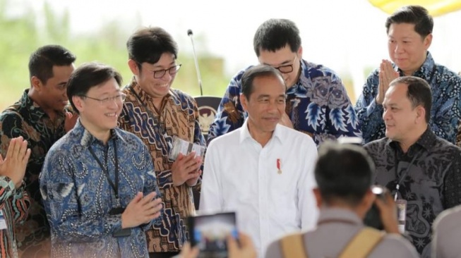 Presiden Jokowi menghadiri peletakan batu pertama Astra Biz Center-IKN pada Selasa (4/6/2024). [Antara]