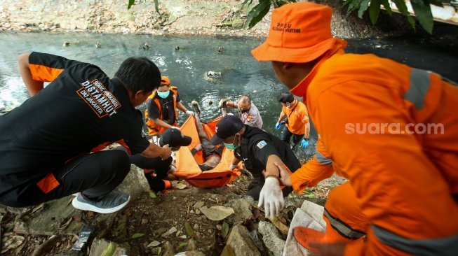 Maling Apes! Niat Mencuri Kabel Berakhir Tersengat Listrik, Jasad Ditemukan Warga saat Ingin BAB di Kali