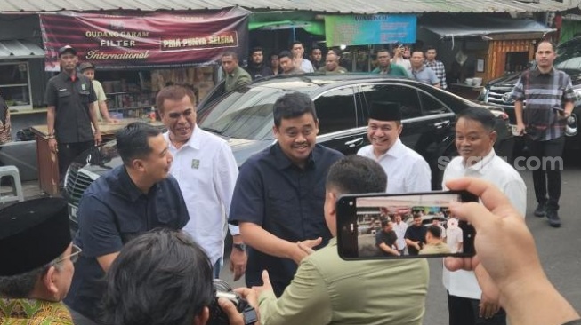 Wali Kota Medan, Bobby Nasution, menyambangi kantor Dewan Pimpinan Pusat (DPP) PKB pada Selasa (4/6/2024). (Suara.com/Fakhri)