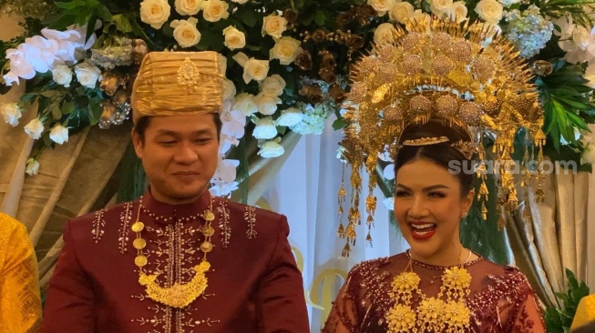 Gelar Resepsi, Barbie Kumalasari Akui Pernikahannya dengan Bagus Saputra Mendadak