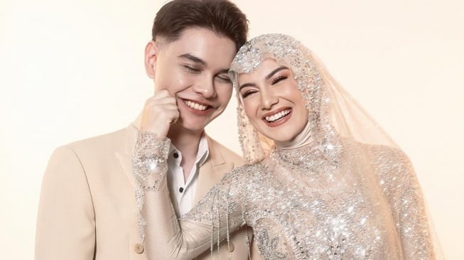 Klarifikasi Irish Bella soal Foto Bersandar di Bahu Cowok