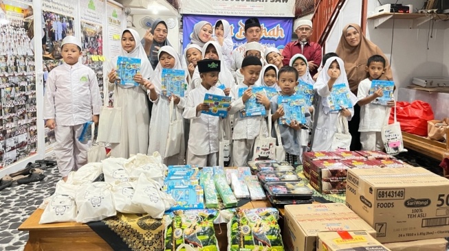 Inspiratif dan Edukatif, Pentingnya Ajarkan Anak Sejak Dini Bahwa Berbagi Itu Indah