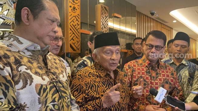 Amien Rais (tengah) saat bertemu dengan Pimpinan MPR. (Suara.com/Novian)