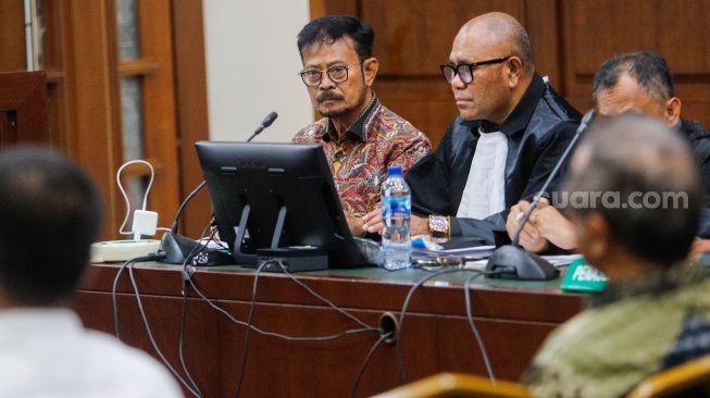 Terdakwa Syahrul Yasin Limpo saat menjalani sidang lanjutan kasus pemerasan dan gratifikasi di Kementerian Pertanian di Pengadilan Tipikor, Jakarta, Rabu (5/6/2024). [Suara.com/Alfian Winanto]