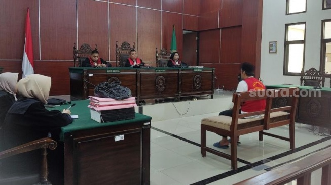 Pelaku Perburuan Liar Badak Jawa di TNUK Divonis 12 Tahun Penjara