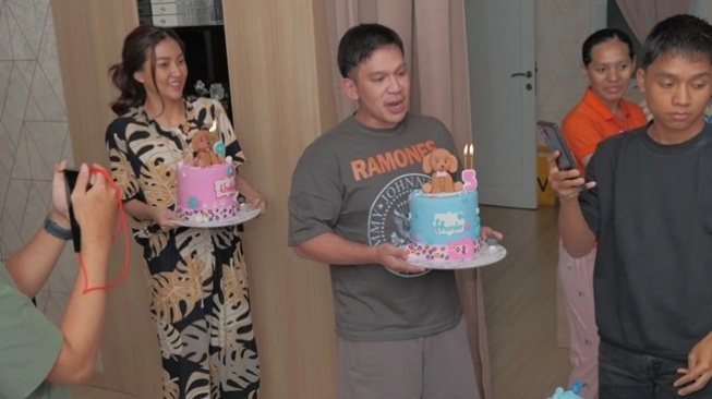 Potret Kejutan Ultah Thalia dan Thania Putri Onsu (Instagram/@sarwendah29)