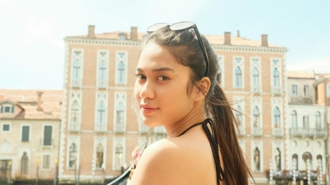 Outfit Kece Azizah Salsha Liburan di Venesia (Instagram)