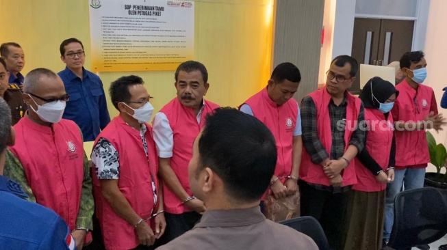 7 Tersangka Kasus Dugaan Korupsi di Dinas Pendidikan Sumbar Resmi Ditahan, 1 Orang DPO