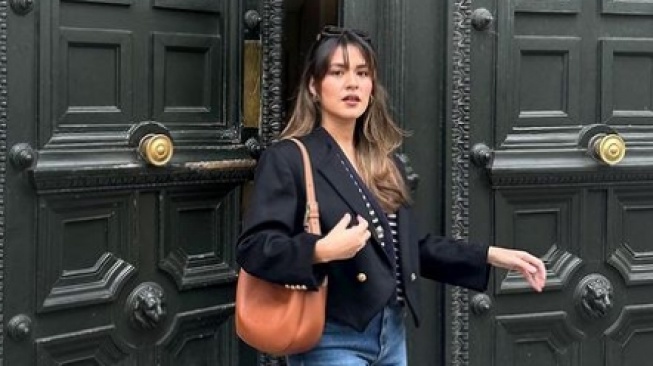 Perjalanan Cinta Raisa Sebelum Diduga Gugat Cerai Hamish Daud