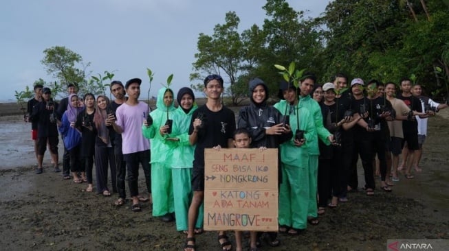 150 Bibit Bakau Jadi Bukti Peringatan Hari Lingkungan Hidup Sedunia di Mamala