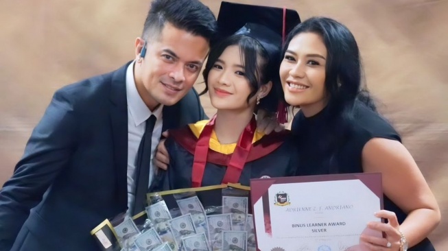 Putri Choky Andriano Wisuda SMA (Instagram/@ck.andriano)