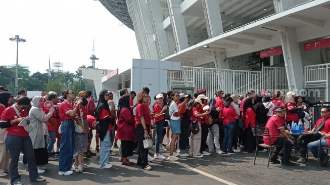 Emak-emak Suporter Timnas Indonesia Padati Stadion GBK, Fans Rafael Struick Garis Keras!