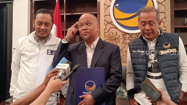 Putra sulung mantan Presiden BJ Habibie, Ilham Akbar Habibie maju Pilkada Jabar 2024. (Suara.com/Dea)