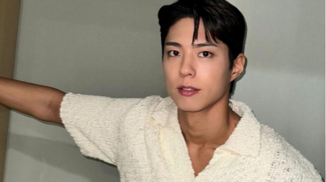 5 Gaya Fashion Trendi ala Park Bo-gum, Bintang Utama dalam Film 'Wonderland'
