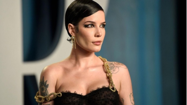 Rilis Lagu Baru, Halsey Beber Idap Penyakit Lupus dan Leukemia