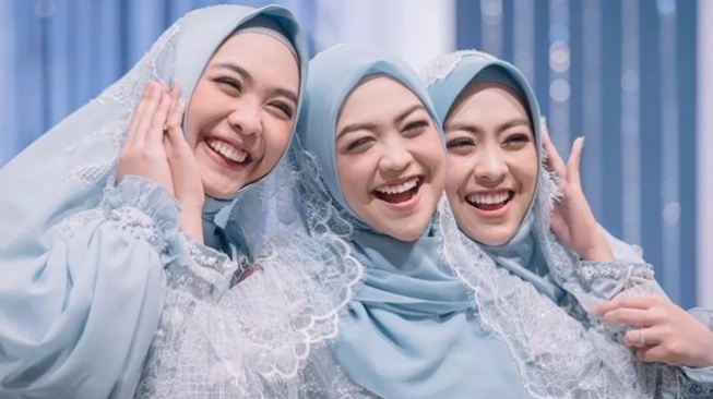 Artis Naik Haji 2024 (Instagram/@okisetianadewi)