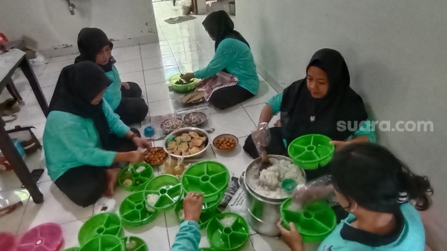 Kisah Sop Matahari, Timlo dan Puding Menu Pertama Program Makan Gratis dari Dana Hibah UEA