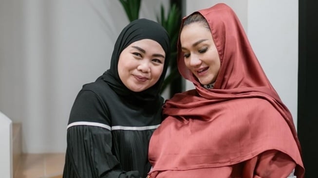 Potret Tengku Dewi Gelar Tasyakuran 7 Bulan Kehamilan (Instagram/@tengkudewiputri_tdp)