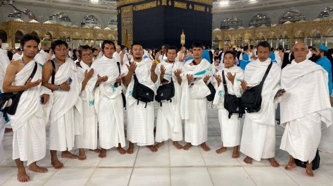 10 Tukang Berangkat Umrah Gratis ke Tanah Suci, Berawal dari Beli Cat