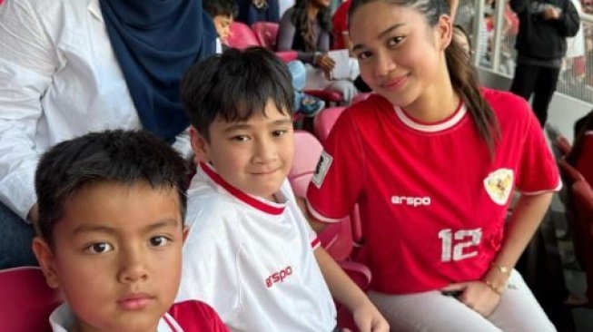 Foto Bareng Rafathar dan Magika, Azizah Salsha Disorot Netizen: Jadi Penitipan Anak?