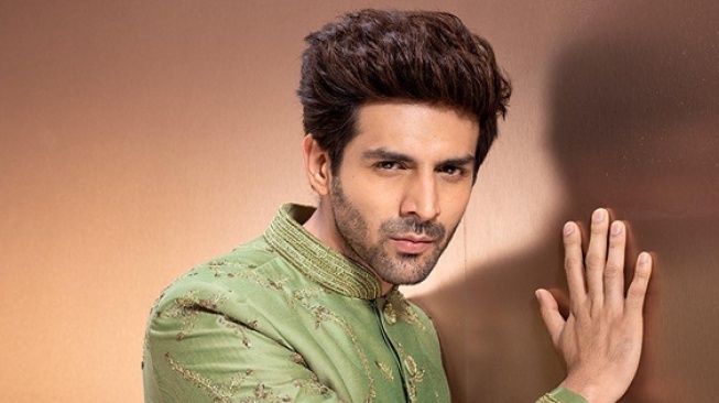 4 Rekomendasi Film India yang Dibintangi Kartik Aaryan, Terbaru Ada Chandu Champion