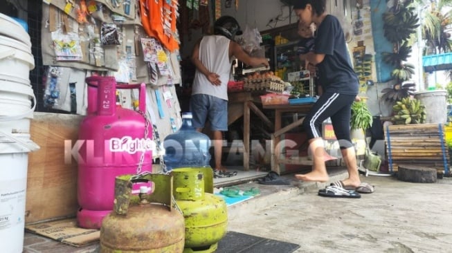 Warung milik Astati korban penipuan oknum agen penyalur gas LPG. [KlikKaltim.com]