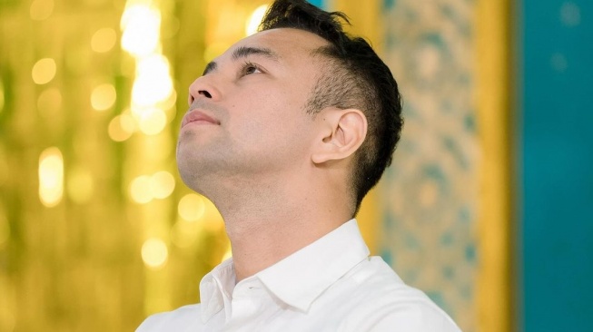 Raffi Ahmad Bolak-balik Umrah Gak Pernah Bayar, Netizen: Itu Balasan dari Allah