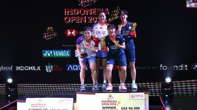 Pasangan ganda putri Korea Selatan, Baek Ha Na/Lee Soo Hee menjadi juara Indonesia Open 2024 setelah mengalahkan Chen Qing Chen/Jia Yi Fan (China) dalam laga final di Istora Senayan, Jakarta, Minggu (9/6/2024). [Dok. PBSI]