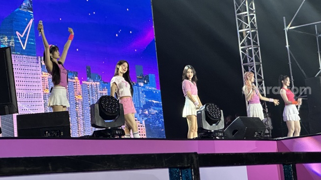 (G)I-DLE sukses mengguncang panggung Rexona Glow For It Fest yang diadakan di Indonesia Convention Exhibition (ICE), BSD City, Tangerang Selatan pada Minggu (9/6/2024). [Suara.com/Sumarni]