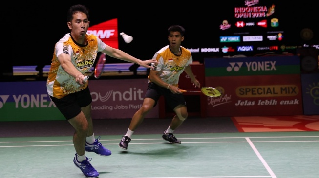 Pasangan ganda putra Indonesia, Sabar Karyawan Gutama/Moh Reza Pahlevi Isfahani di semifinal turnamen Indonesia Open 2024. [Dok. PBSI]