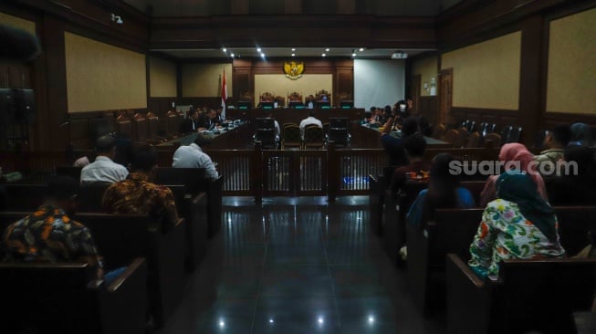 Suasana jalannya sidang kasus pemerasan dan gratifikasi di Kementerian Pertanian dengan terdakwa Syahrul Yasin Limpo di Pengadilan Tipikor, Jakarta, Senin (10/6/2024). [Suara.com/Alfian Winanto]