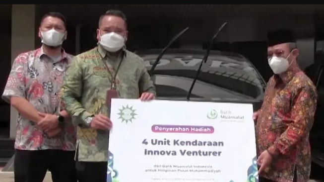 Penyerahan mobil operasional dari Bank Muamalat untuk Muhammadiyah (Muhammadiyah)