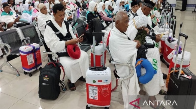 Embarkasi Solo Berangkatkan Calon Haji Kloter 100 ke Tanah Suci