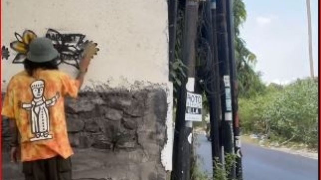 Seniman Bali Hapus Penanda Jaringan Narkoba Hydra Dengan Seni Mural