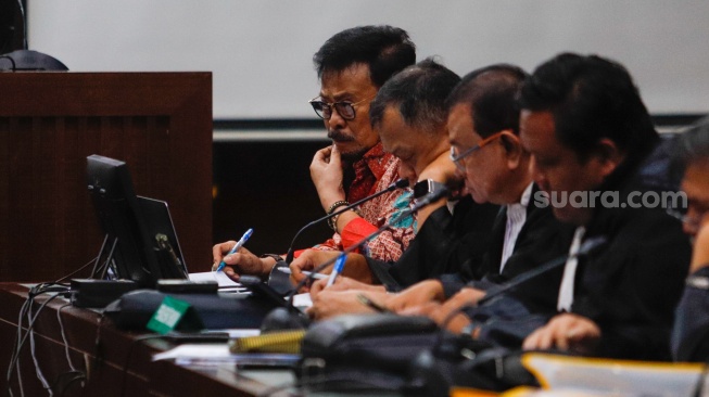 Terdakwa kasus pemerasan dan gratifikasi di Kementerian Pertanian, Syahrul Yasin Limpo saat mengikuti sidang lanjutan di Pengadilan Tipikor, Jakarta, Senin (10/6/2024). [Suara.com/Alfian Winanto]