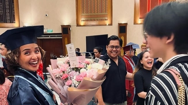 Potret Joanna Alexandra Wisuda Sekolah Pendeta (Instagram/@joannaalexandra)