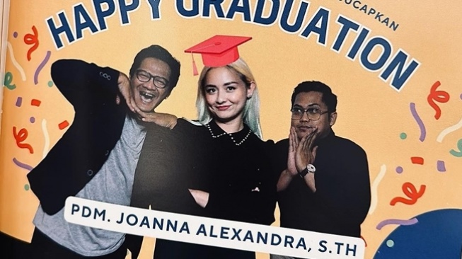 Potret Joanna Alexandra Wisuda Sekolah Pendeta (Instagram/@joannaalexandra)