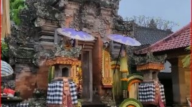 Puri Agung Ubud Gelar Pelebon Tjokorda Istri Rai Darmawati Dengan Bade Tumpang Sia