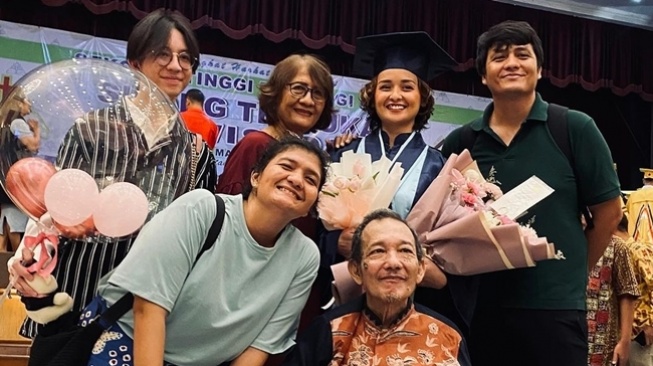 Potret Joanna Alexandra Wisuda Sekolah Pendeta (Instagram/@joannaalexandra)