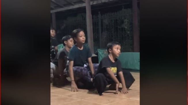 Dari Kecil Sudah Jago! Generasi Penerus Bali Lestarikan Budaya Lewat Tari Katak Genggong