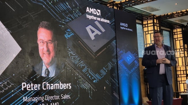 Peter Chambers, Managing Director, Sales, APAC, AMD di Jakarta, Selasa (11/6/2024). [Suara.com/Dythia Novianty]