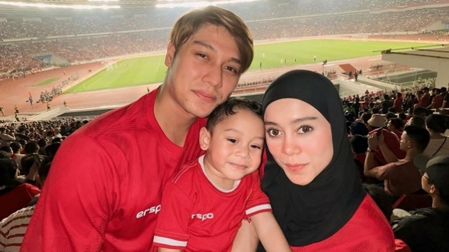 Potret Artis Nonton Timnas Indonesia vs Filipina (Instagram/@lestikejora)